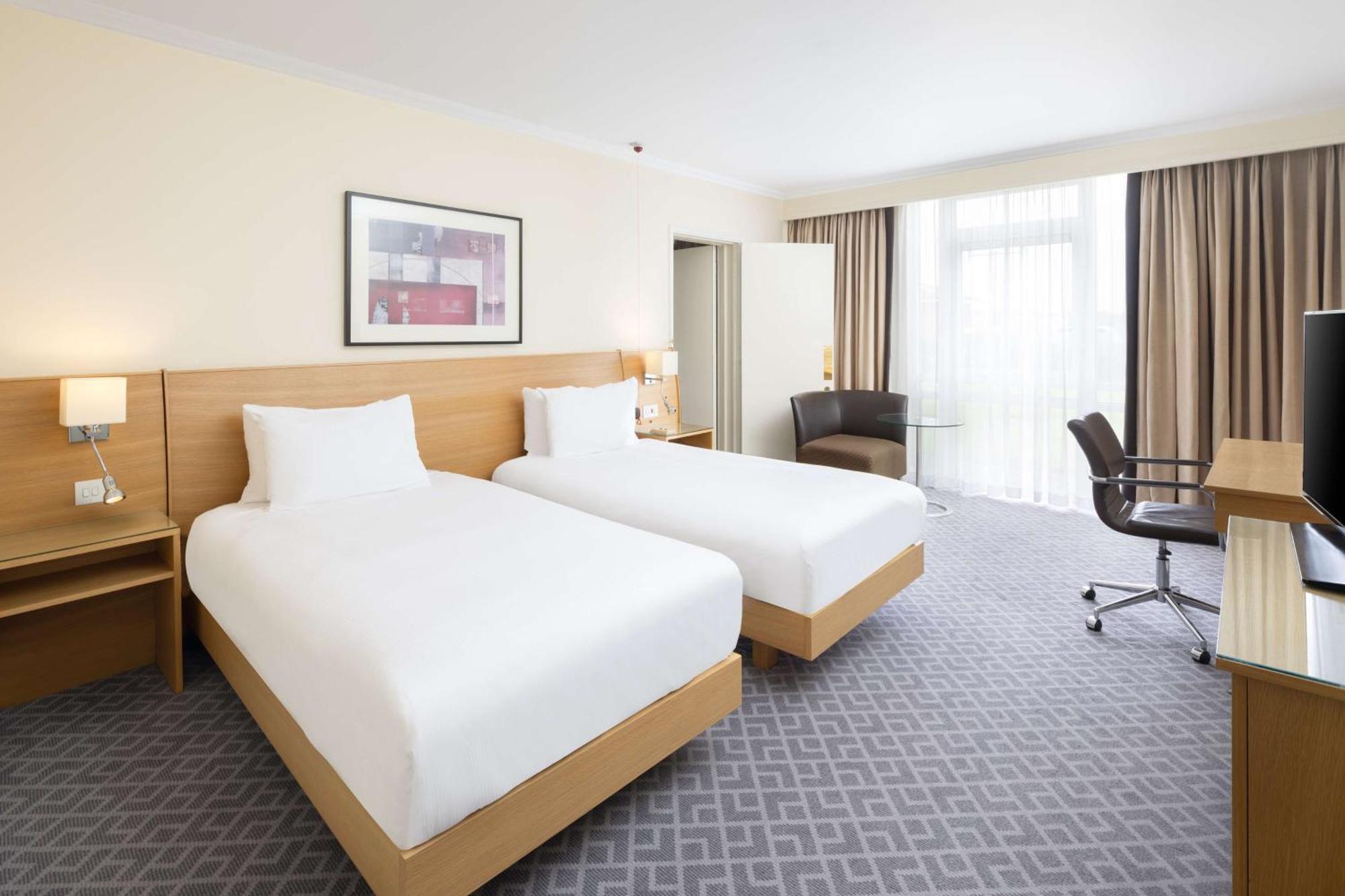 Hilton Northampton Hotel Esterno foto